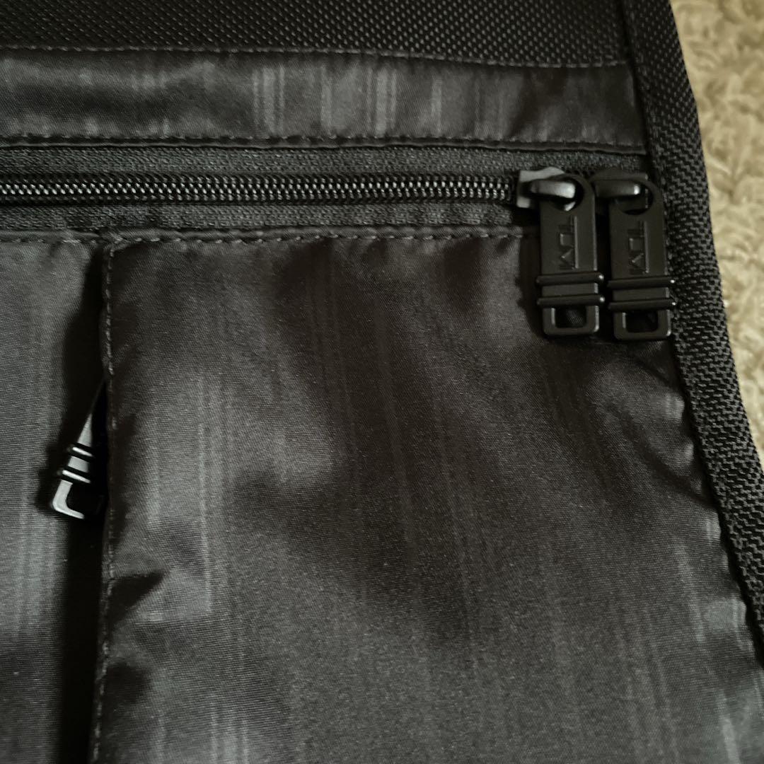 【極美品】TUMI ガーメントバッグ トライフォールド 22133DH ブラック