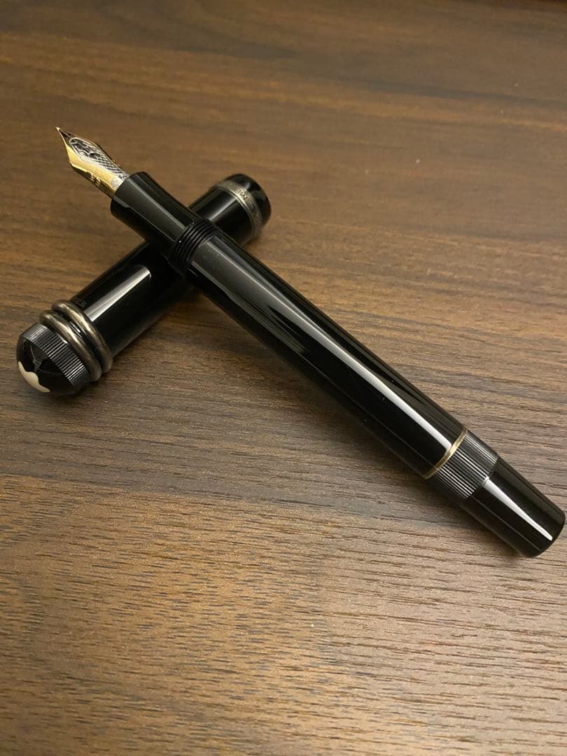 モンブラン万年筆　アガサクリスティ　Fニブ