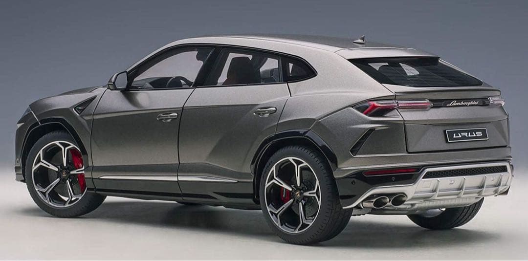 激レア1/18 ランボルギーニウルス模型新品早い者勝ち