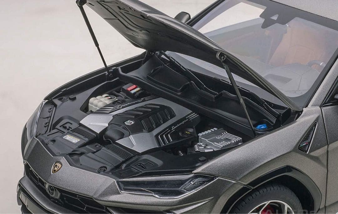 激レア1/18 ランボルギーニウルス模型新品早い者勝ち