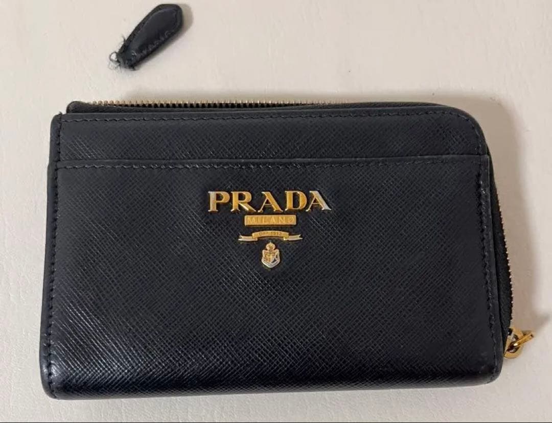 PRADA ブラック レザー ケース