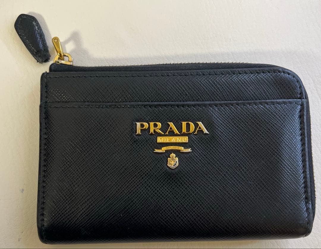 PRADA ブラック レザー ケース