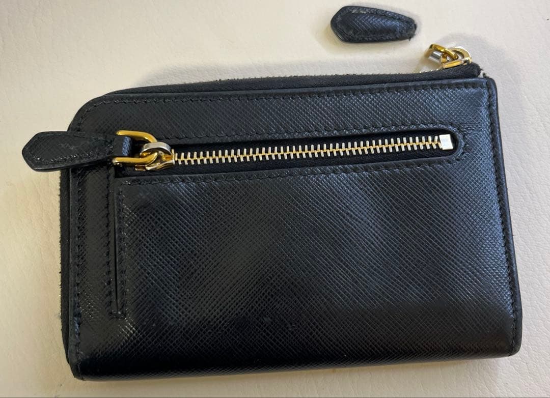 PRADA ブラック レザー ケース