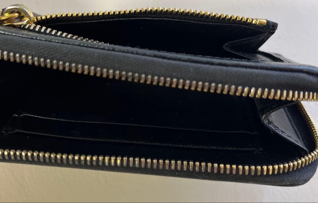 PRADA ブラック レザー ケース