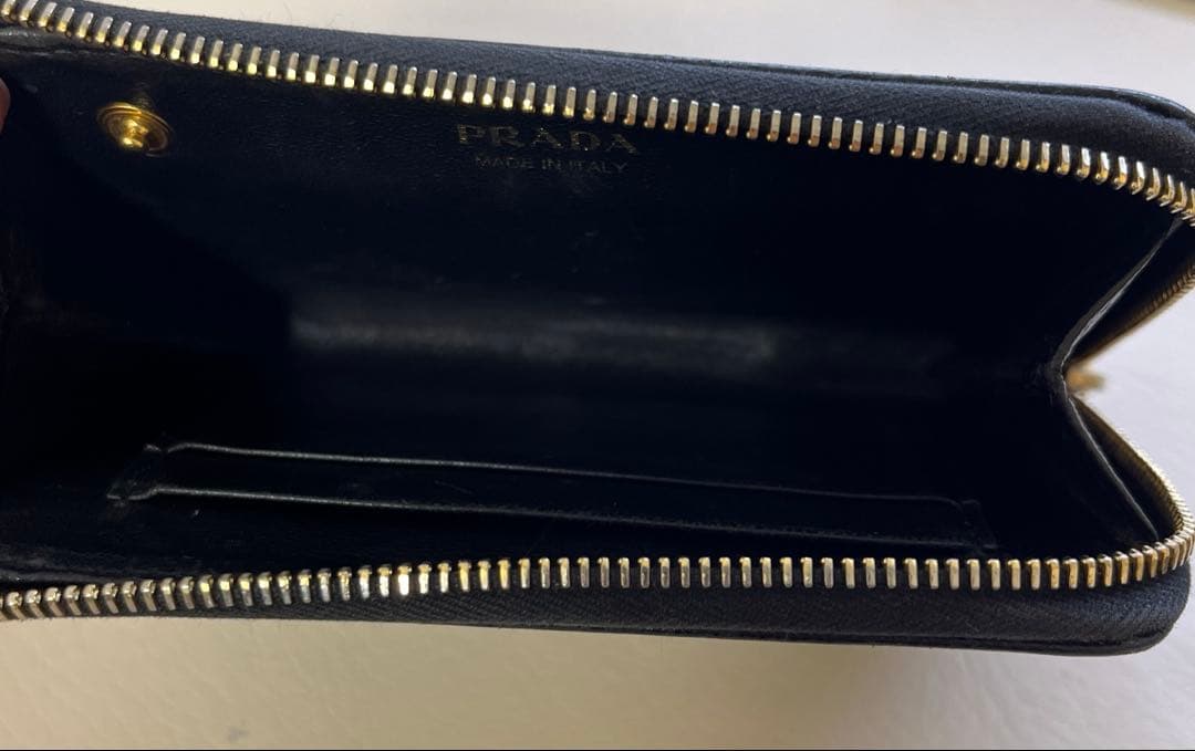 PRADA ブラック レザー ケース