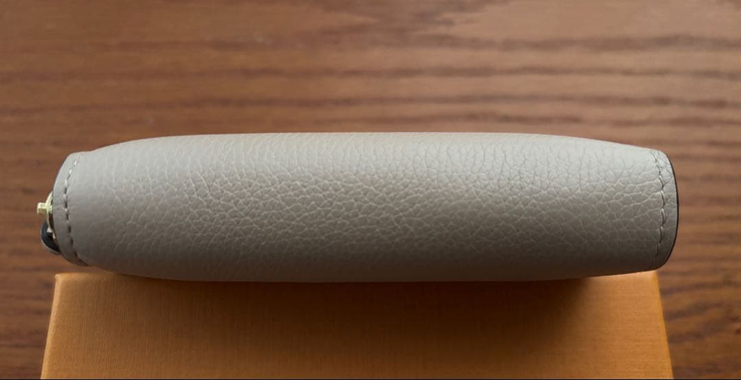 ルイヴィトン ジッピーパース ロックミー ベージュ