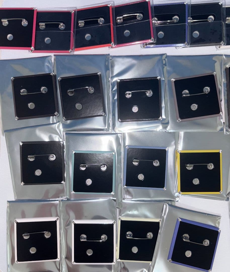 Ado モナリザの横顔　喜劇　こう見るとアタシも大きくなったもんねぇ缶バッジ