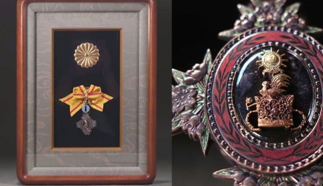 【激レア 美品！】勲六等宝冠章 宝冠波光章 額装 箱 略綬付 完品 本物保証