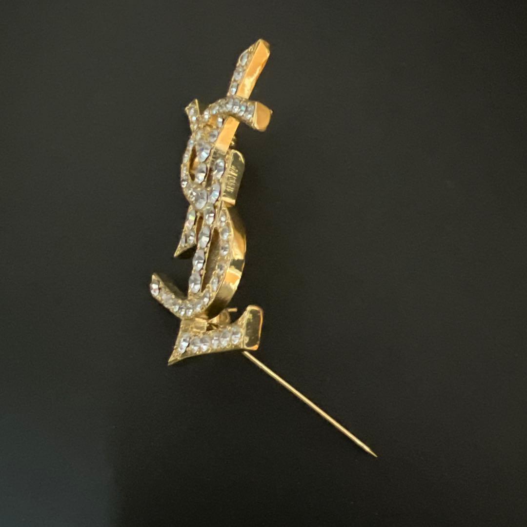 YSL ゴールド ロゴブローチ ストーン装飾