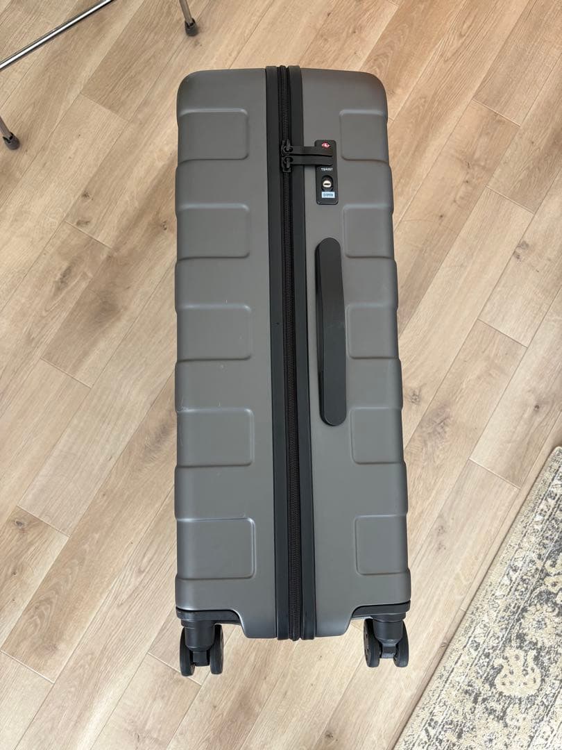 無印良品　バーを自由に調節できる　ハードキャリーケース（７５Ｌ）　グレー