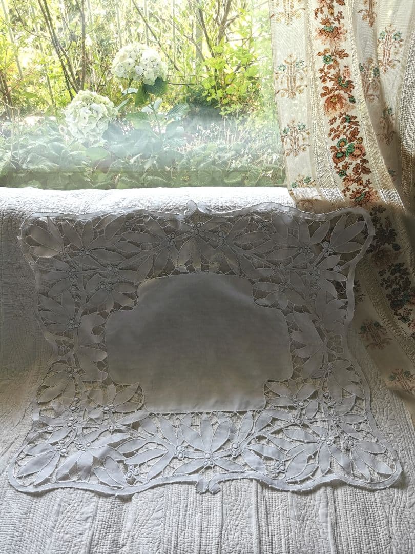 アンティークイタリア 宿り木 オープンカットワーク刺繍 美しい手織りリネンクロス