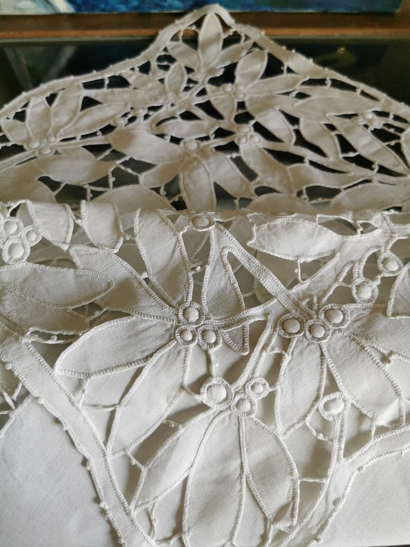 アンティークイタリア 宿り木 オープンカットワーク刺繍 美しい手織りリネンクロス