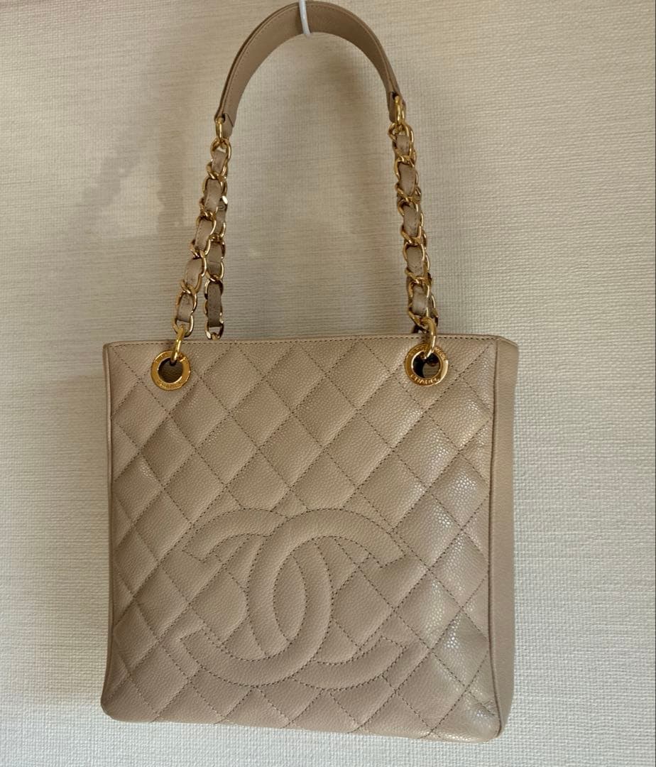 週末限定！CHANEL ショルダーバッグ ベージュ レザー キルティング CC