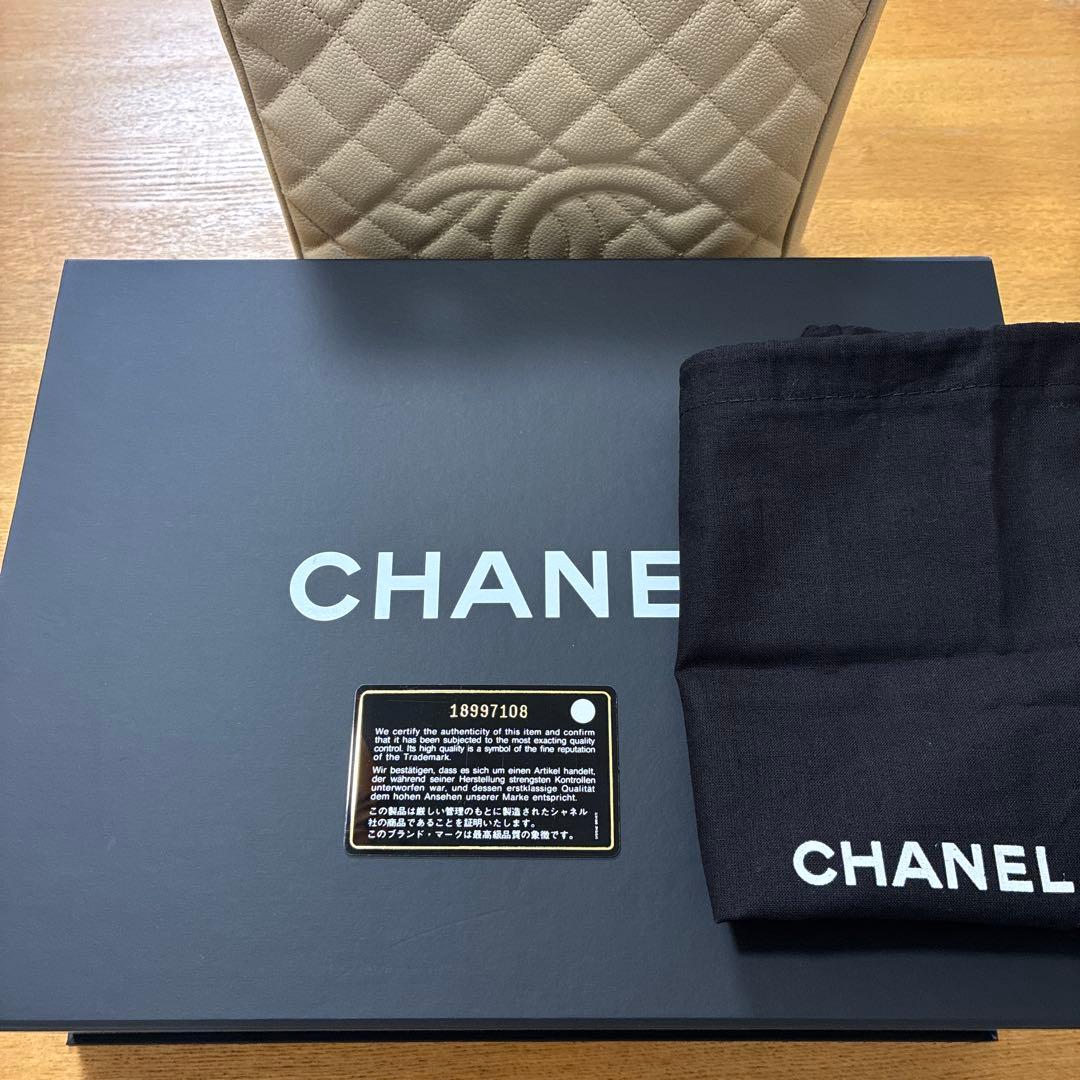 週末限定！CHANEL ショルダーバッグ ベージュ レザー キルティング CC