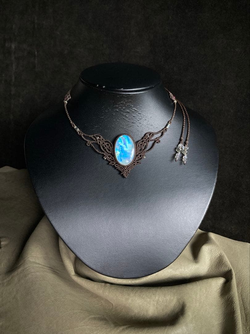 レインボームーンストーン　マクラメネックレス