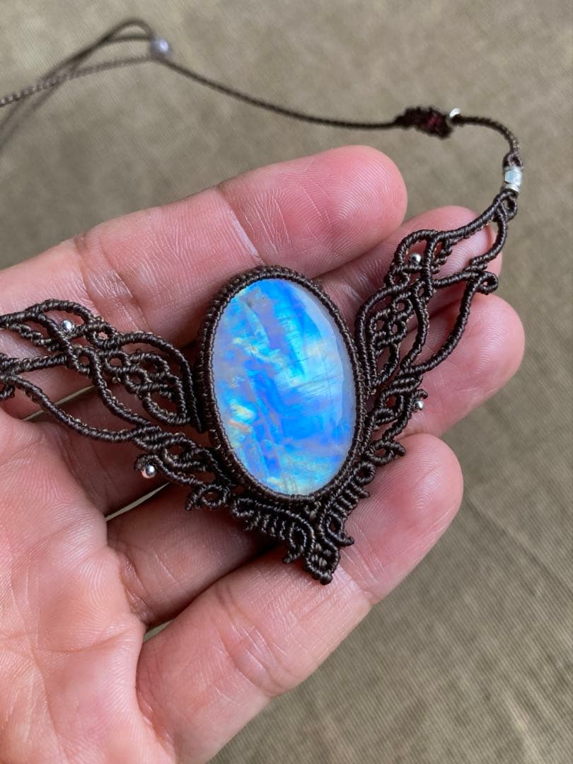 レインボームーンストーン　マクラメネックレス