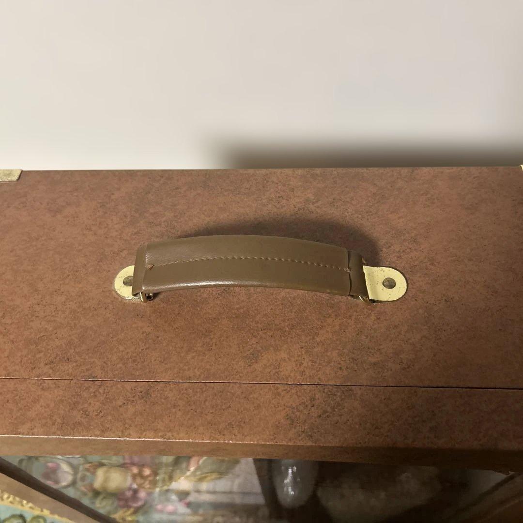 ビスクドール　アンティーク　愛らしいお顔　着せ替え　ドレス　人形　キャビネット