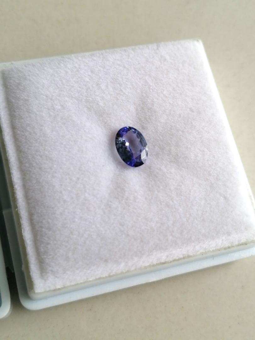 天然タンザナイトオーバル[ML8lI]　ルース　0.61カラット