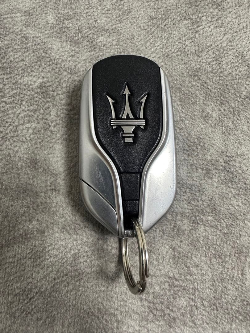 マセラティ キーレスエントリーリモコン