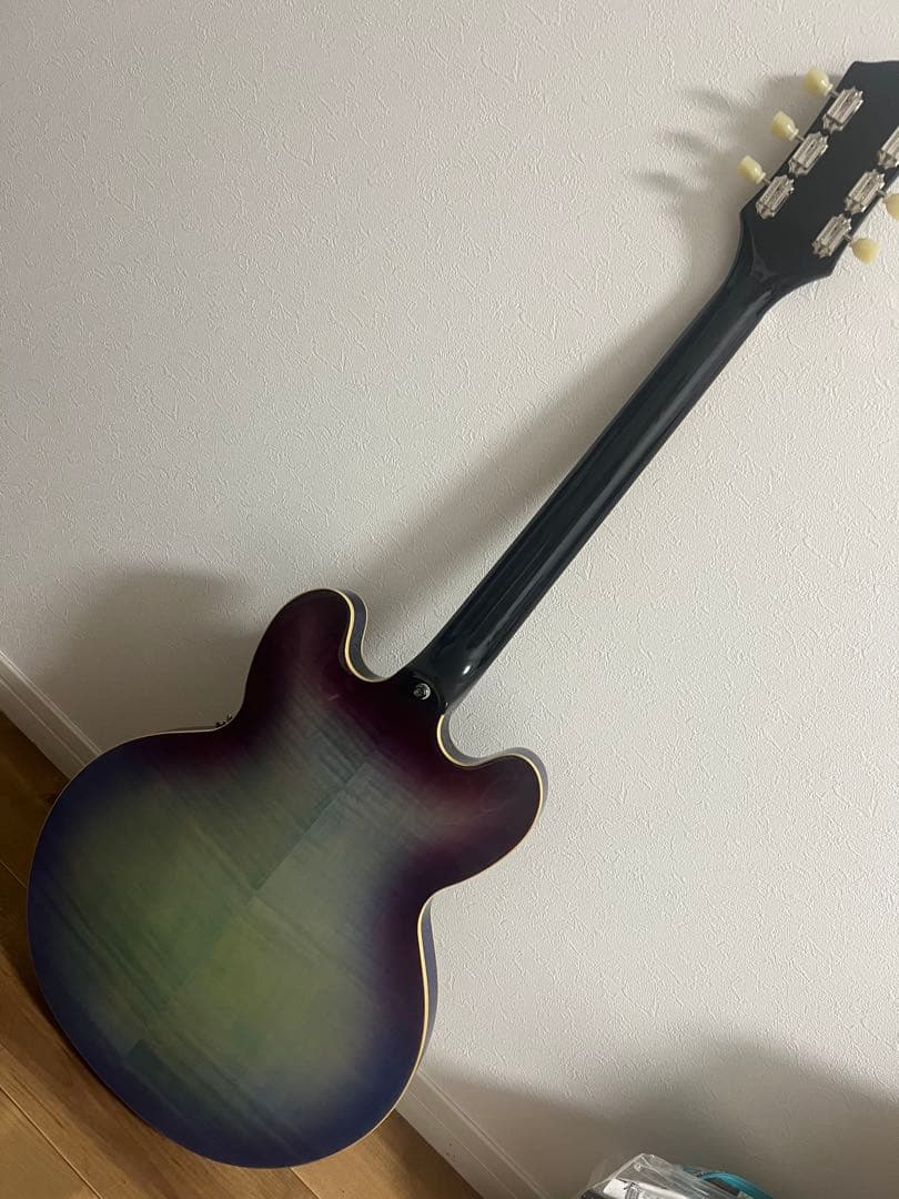 れるEpiphone ES-335 Figured Blueberry