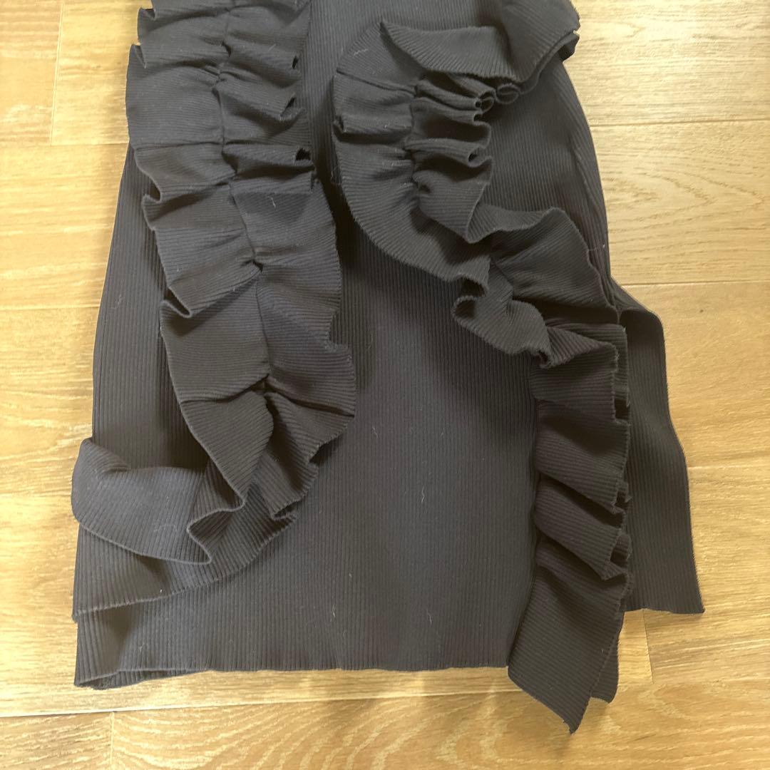 アキラナカ　フリル黒タイトスカート