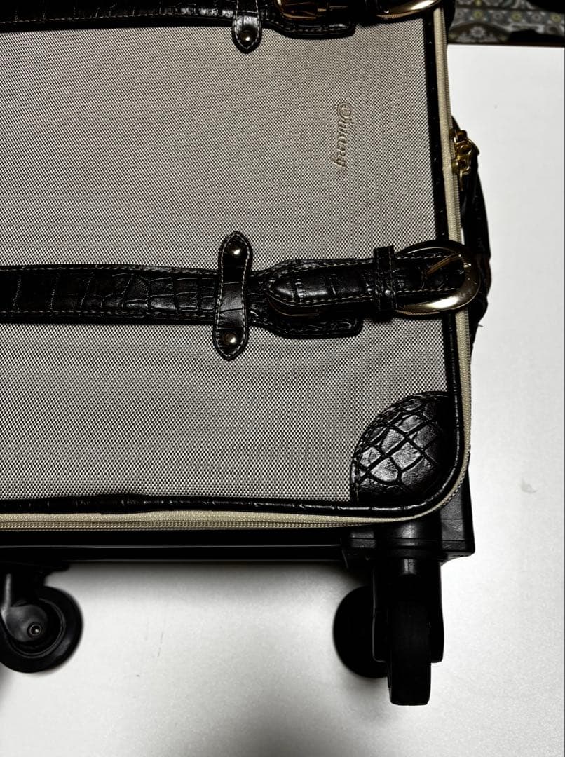 SWANY トランクキャリーバッグ クロコダイル型