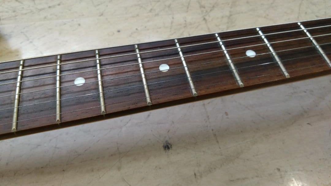 フォトジェニック　ストラトキャスター　初期ロゴ　　弾きやすい