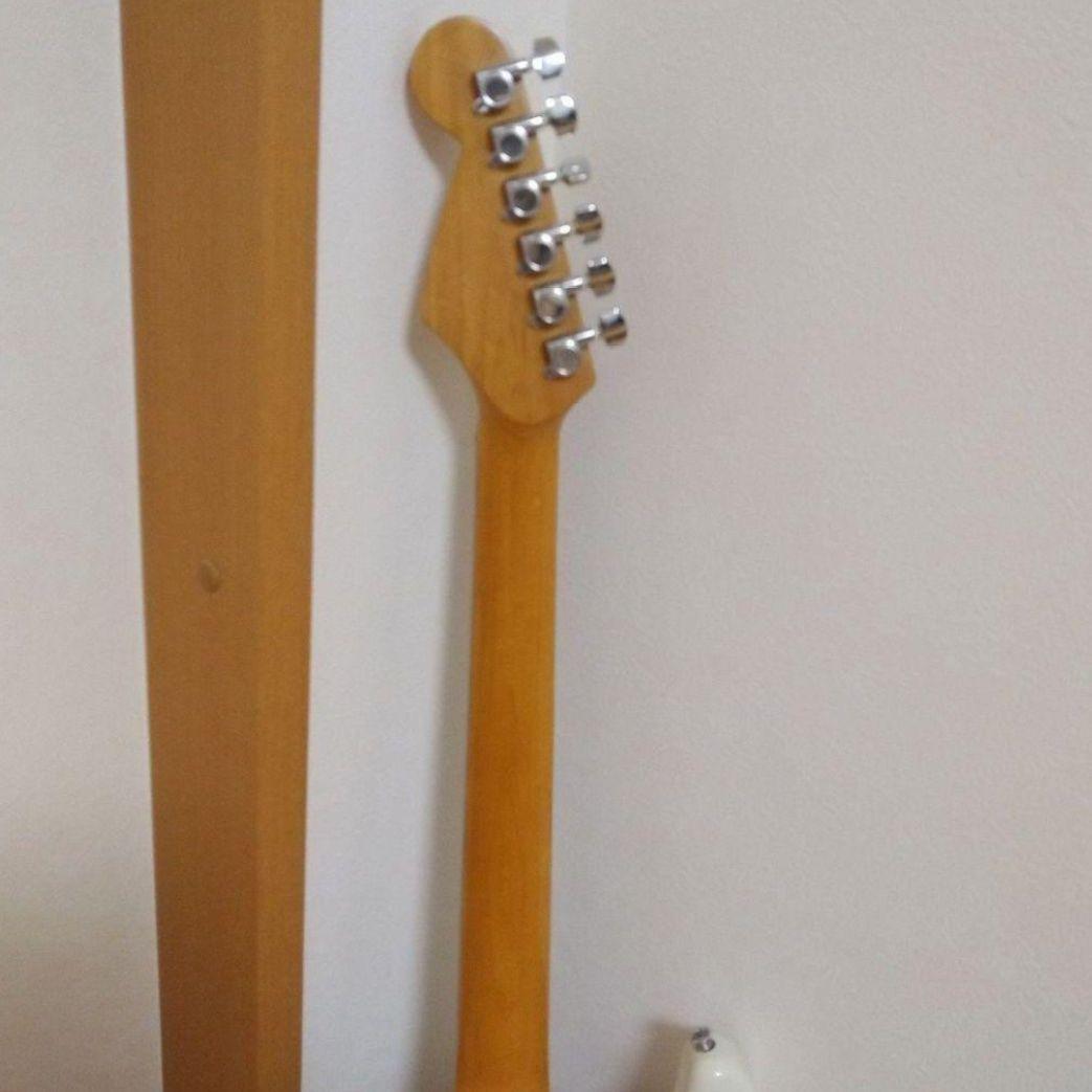 フォトジェニック　ストラトキャスター　初期ロゴ　　弾きやすい