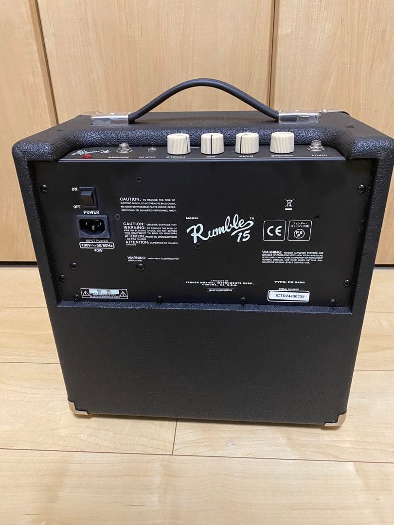 【値下げしました】Fender Rumble 15 ベースアンプ　中古　ほぼ新品