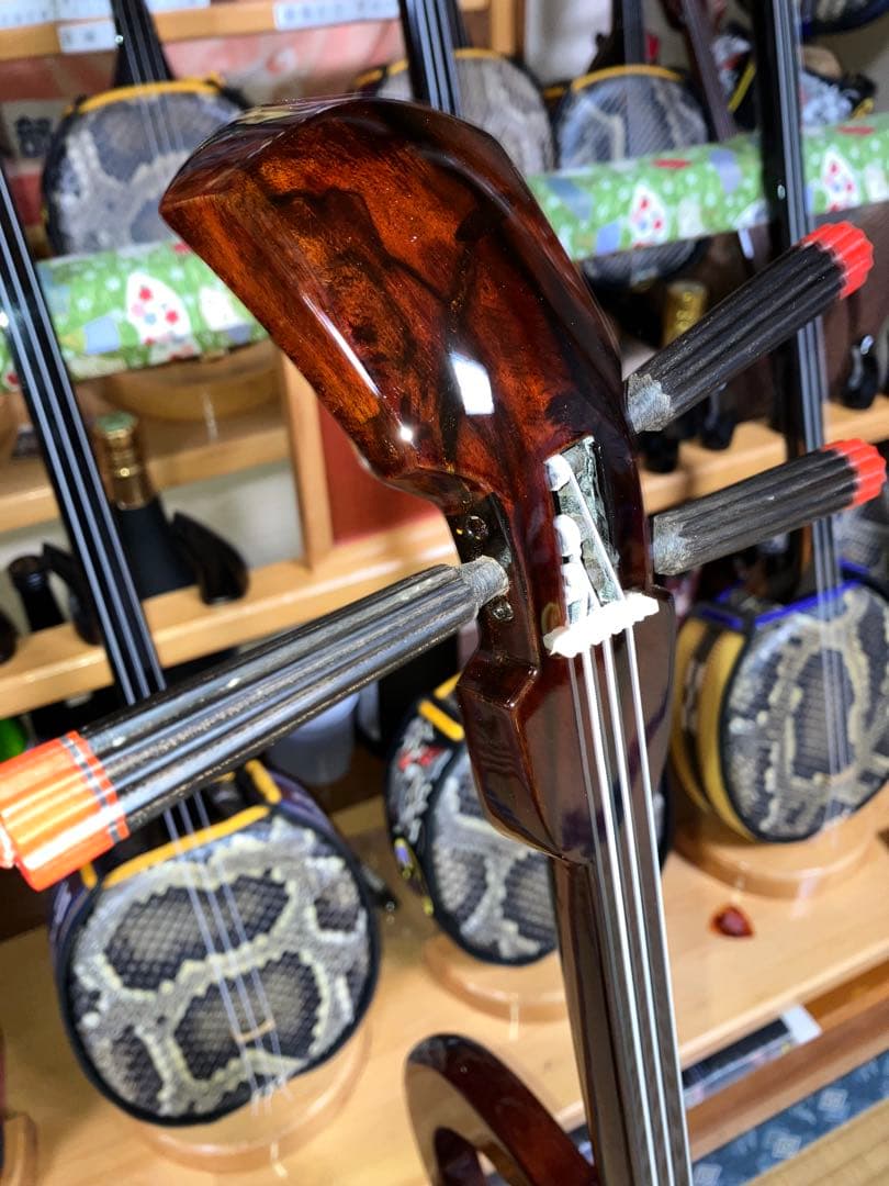 沖縄三線上質クルチ真壁型本皮一枚張りスンチ塗り期間限定出品