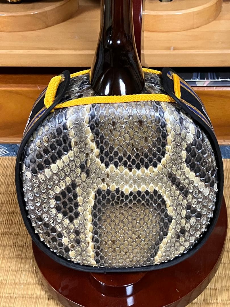 沖縄三線上質クルチ真壁型本皮一枚張りスンチ塗り期間限定出品