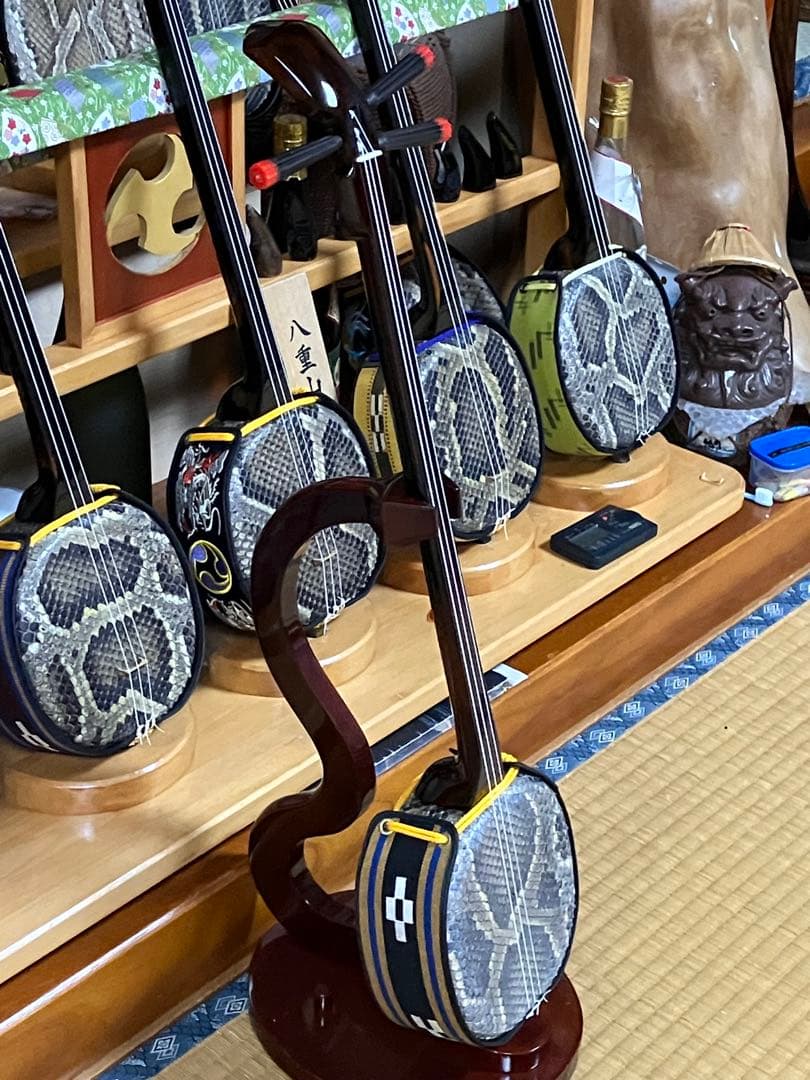 沖縄三線上質クルチ真壁型本皮一枚張りスンチ塗り期間限定出品