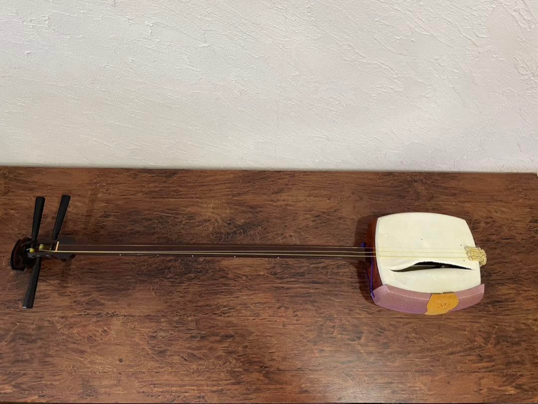 三味線　細棹　トチ紅木　子持ち綾杉胴　金細　二本溝