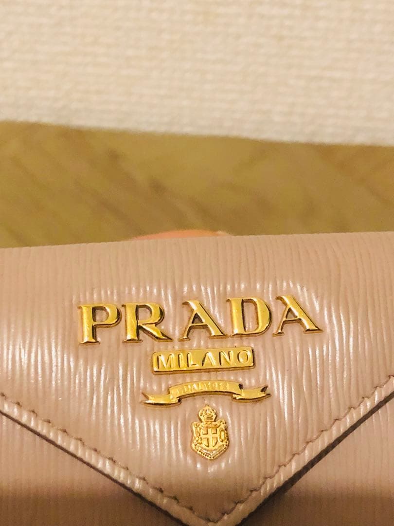 PRADA 三つ折り財布 ベージュ(ICチップ(RFID)搭載)