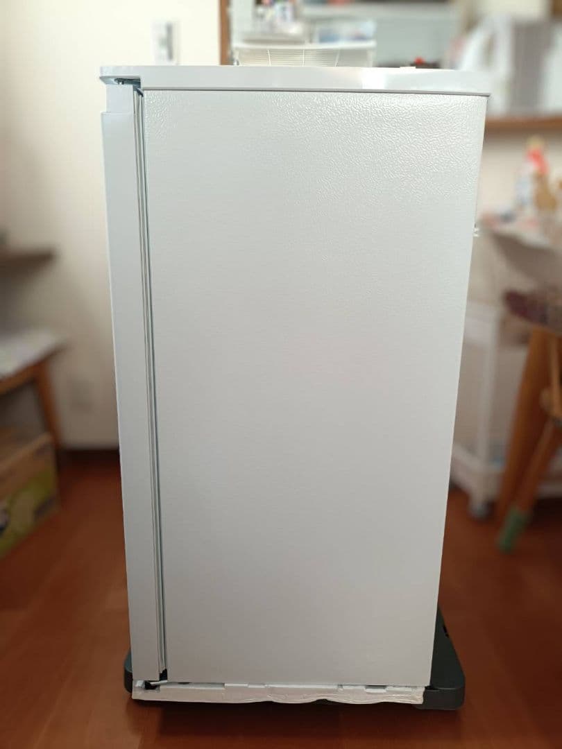 Hisense 縦型冷凍庫 ホワイト