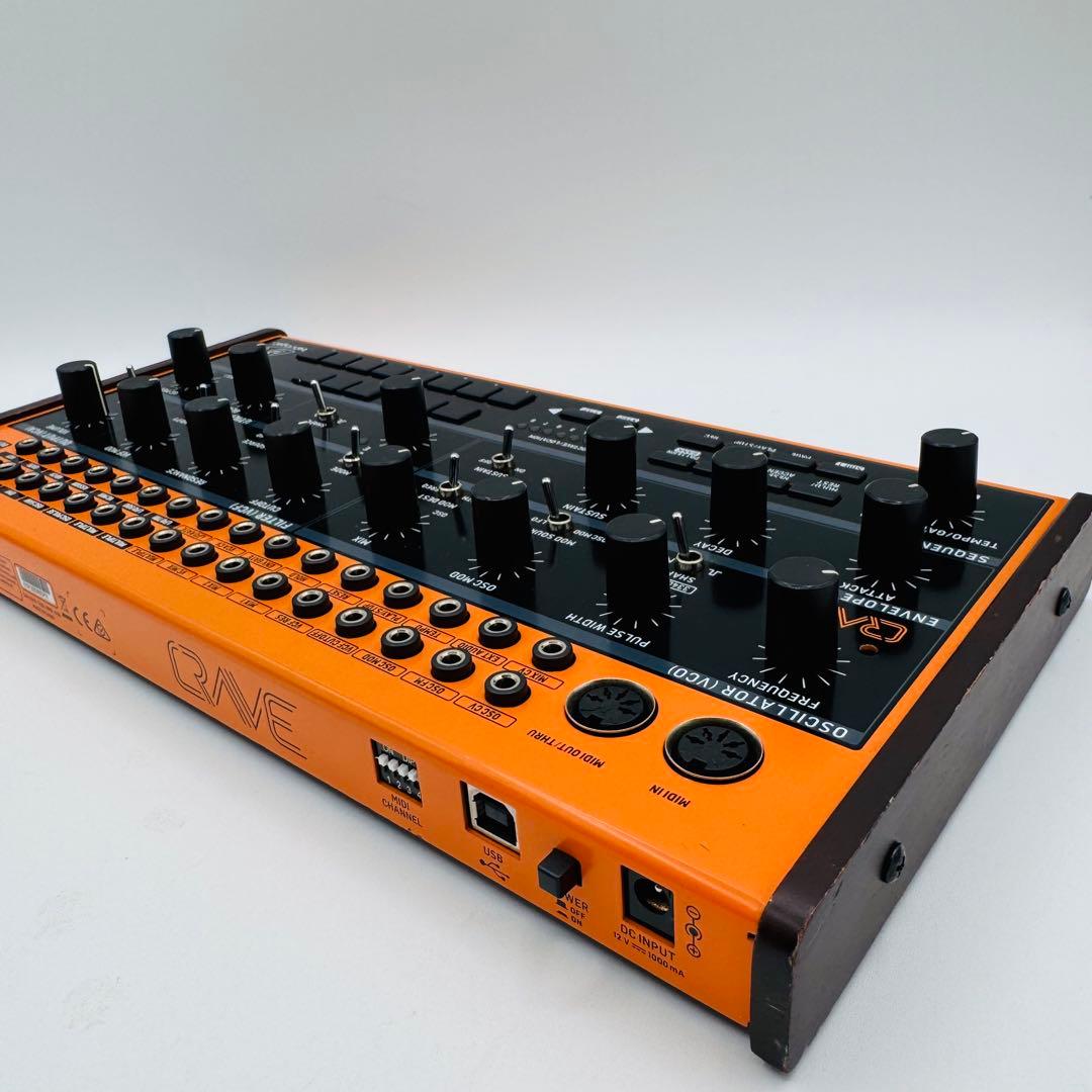 Behringer CRAVE セミモジュラー　モジュラーシンセサイザー