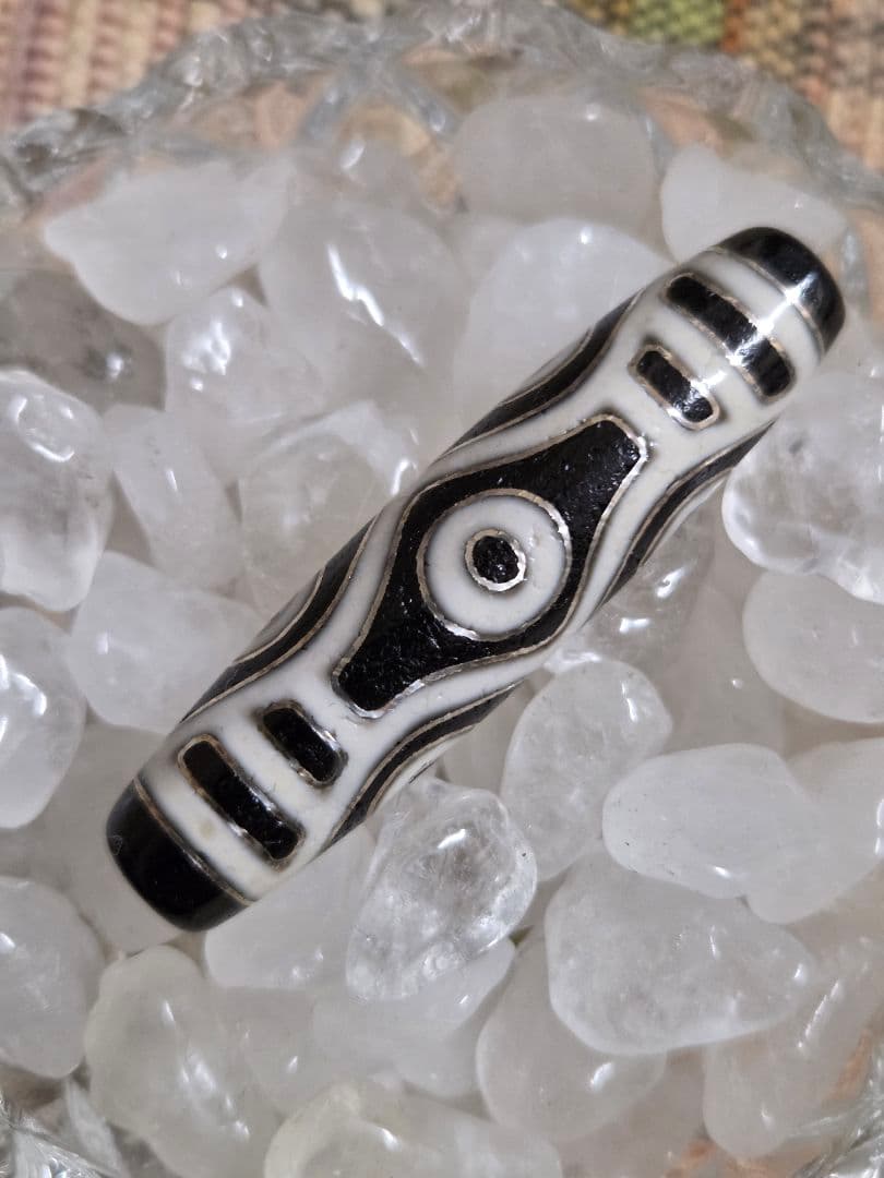 057 天珠　龍眼銀線天珠　　龍六眼　　　dzibeads！