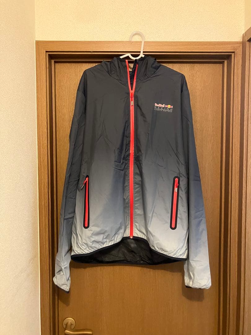 レッドブルレーシング　レインパーカー　フルジップ　ＸＬ