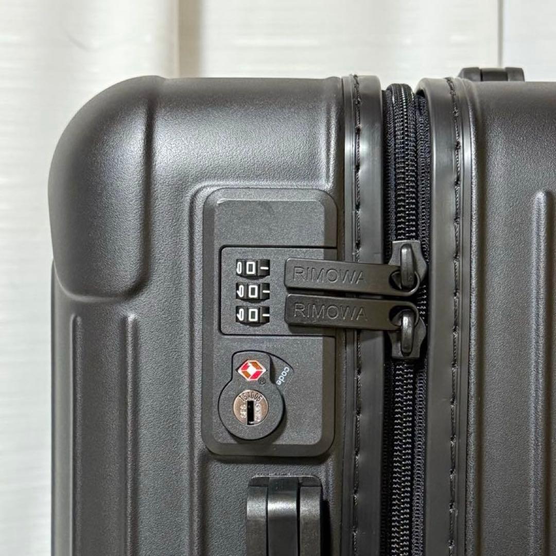 ⭐️新品未使用⭐️ RIMOWA　エッセンシャルスリーブ　キャリーケース　ブラック