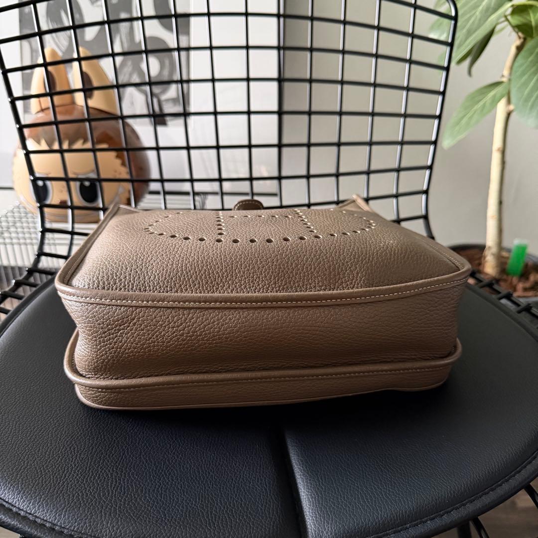 現行モデル HERMES エヴリンⅢ PM エトゥープ ショルダーバッグ C刻印