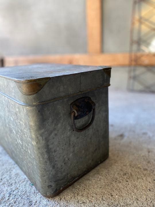 古道具  戦前 金具が珍しいブリキ缶