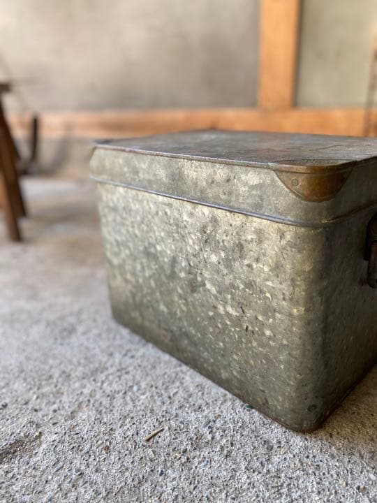 古道具  戦前 金具が珍しいブリキ缶