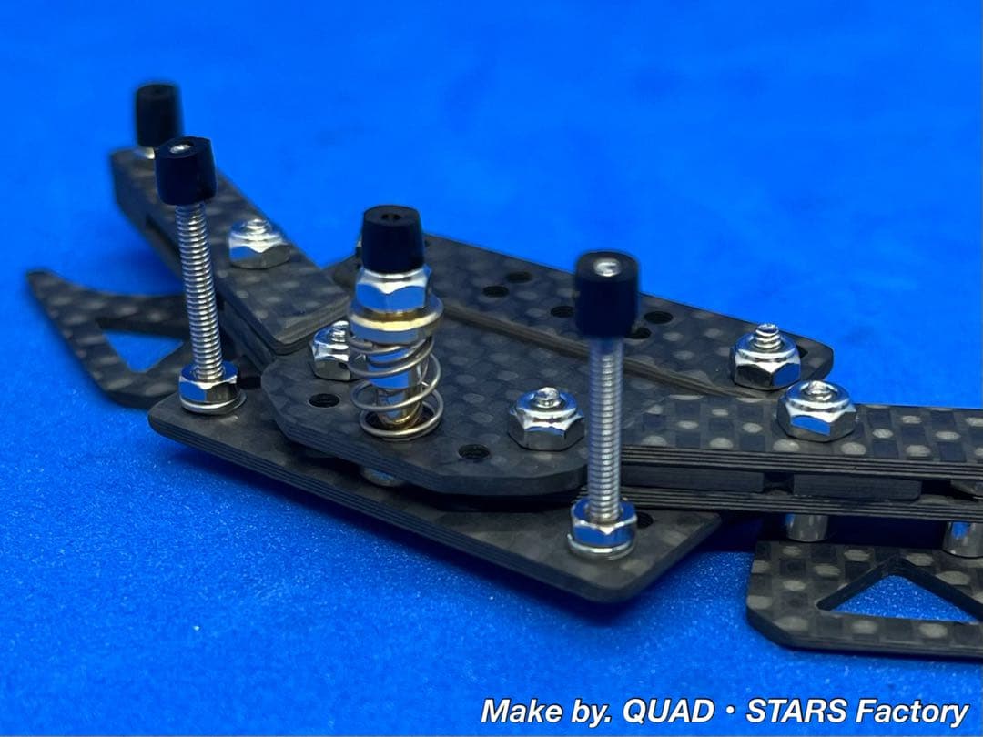 【ミニ四駆・MS用】１軸リヤアンカー　ブラックアウト／カーボン【19mm対応】