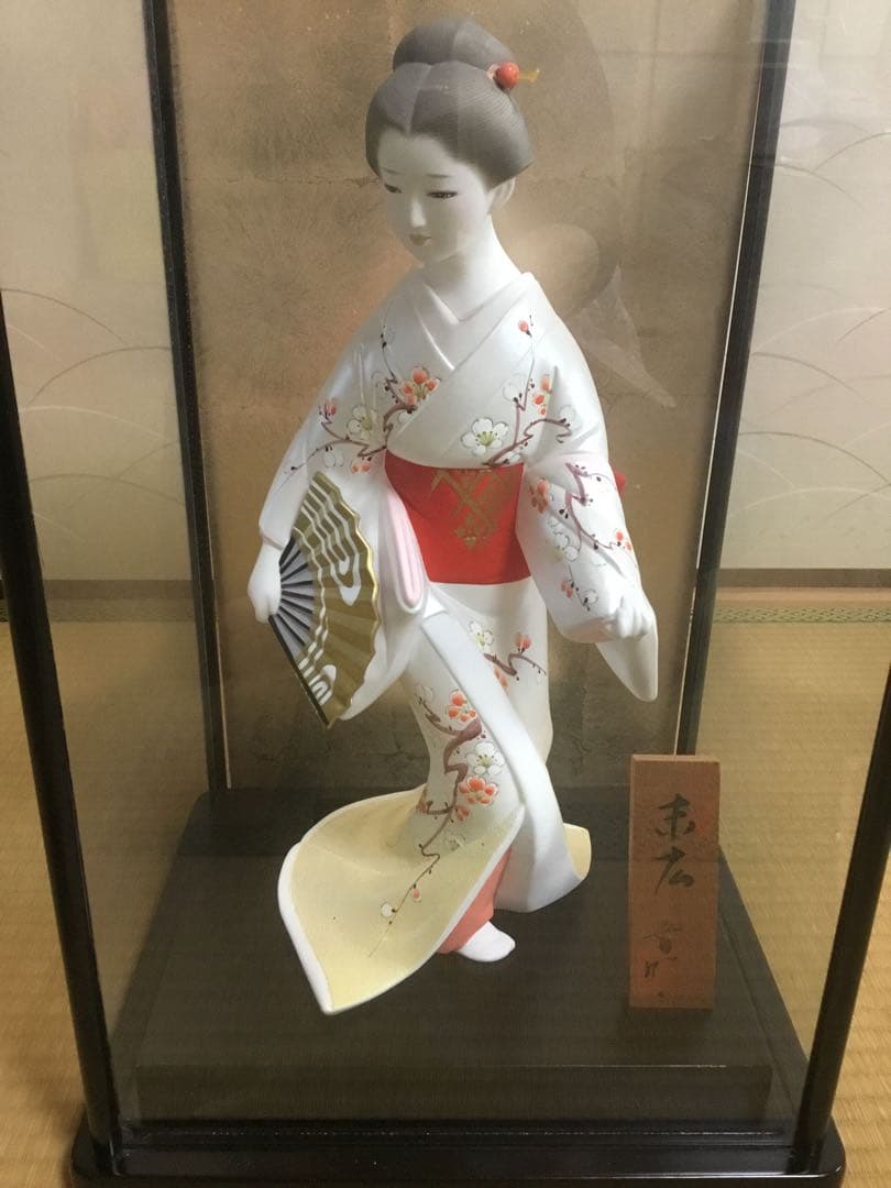 御所人形 白い着物 赤い帯