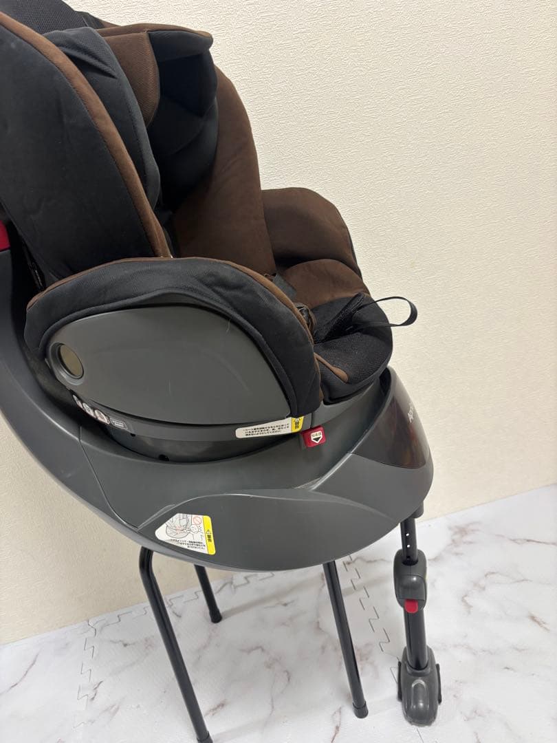 Aprica ディアターンプラスPiatta 茶　回転式　完全リクライニング