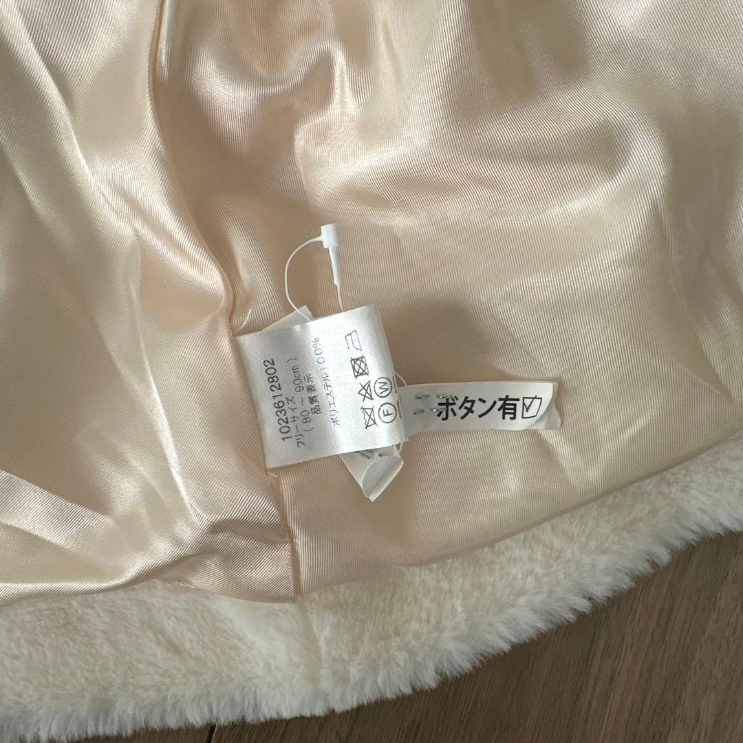 ま*ぎ様 ウサギモチーフの白いアウター