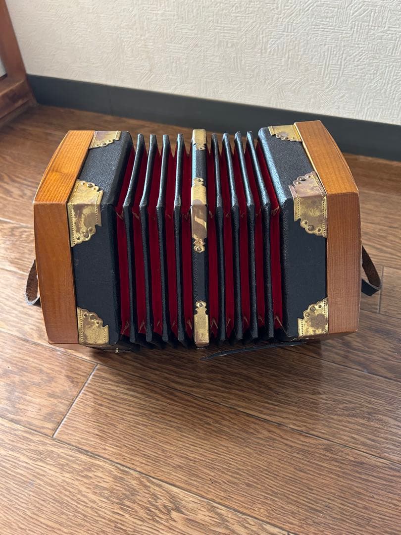 コンサーティーナ