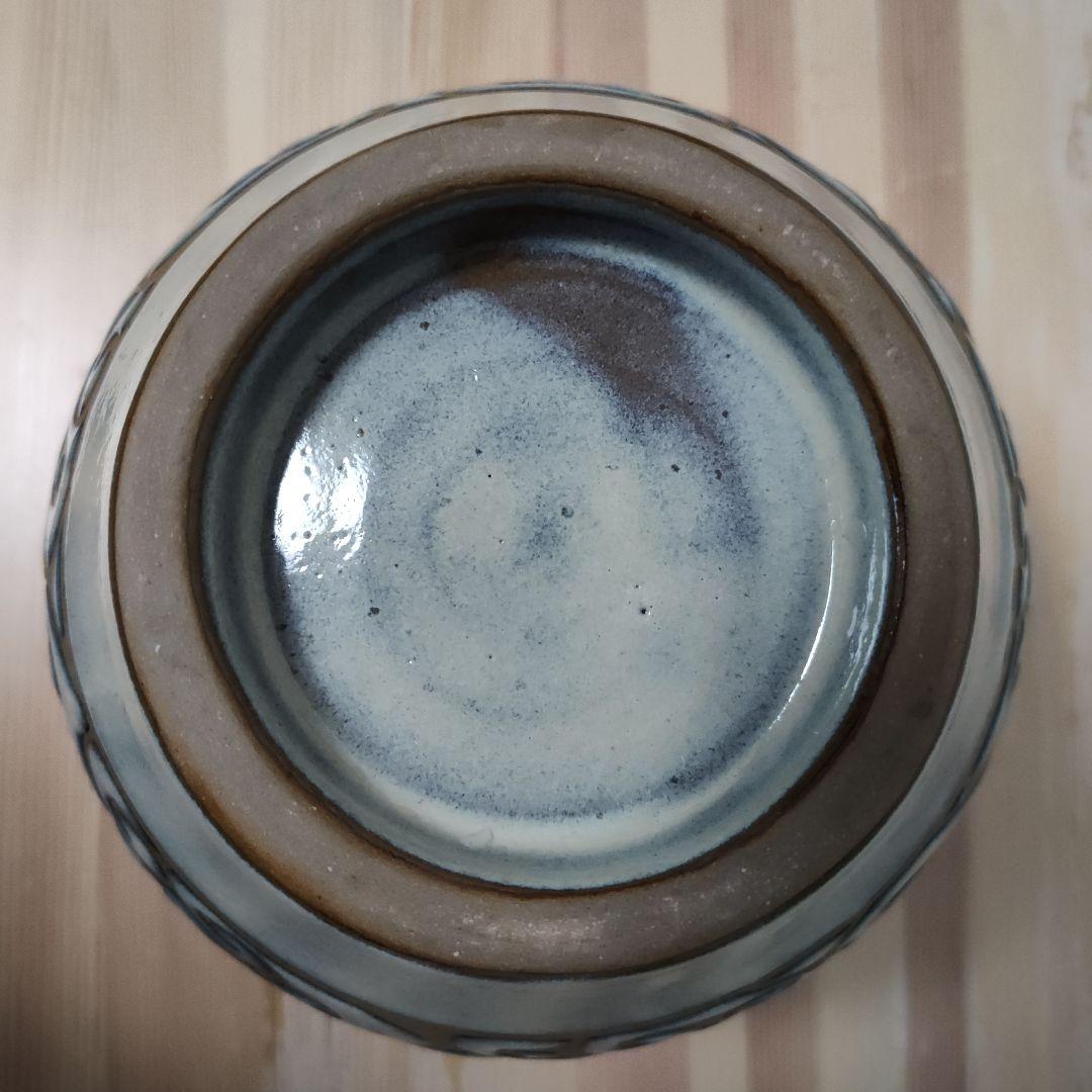 沖縄やちむん　青と茶色の渦巻き模様の陶器