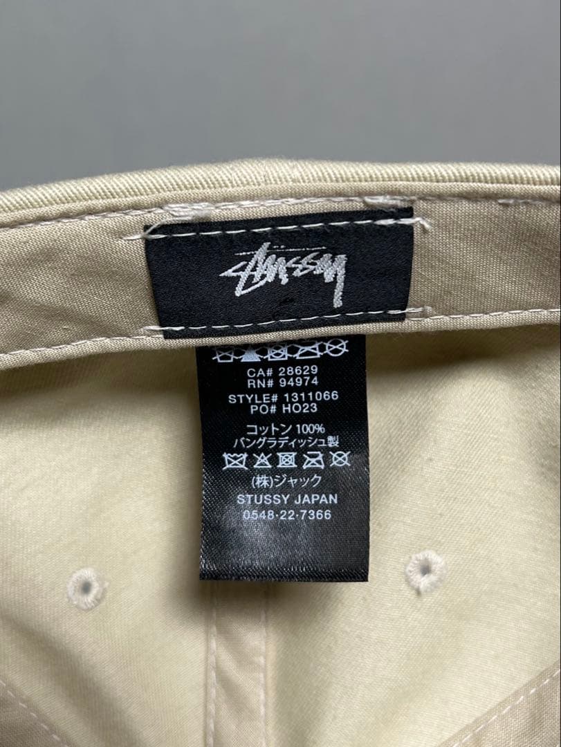 田中シェンさん着用 STUSSY アーチロゴ キャップ