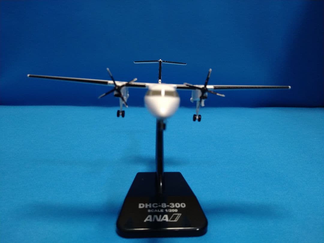 ANA全日空　DHC-8-300 JA801K 1/200